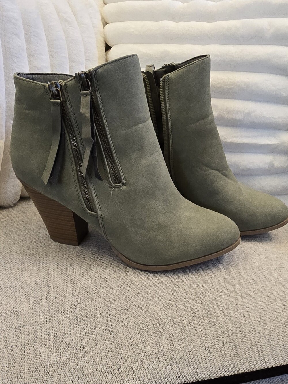 Journee Womens Vally Inside Zip Stacked Heel Booties, 11M